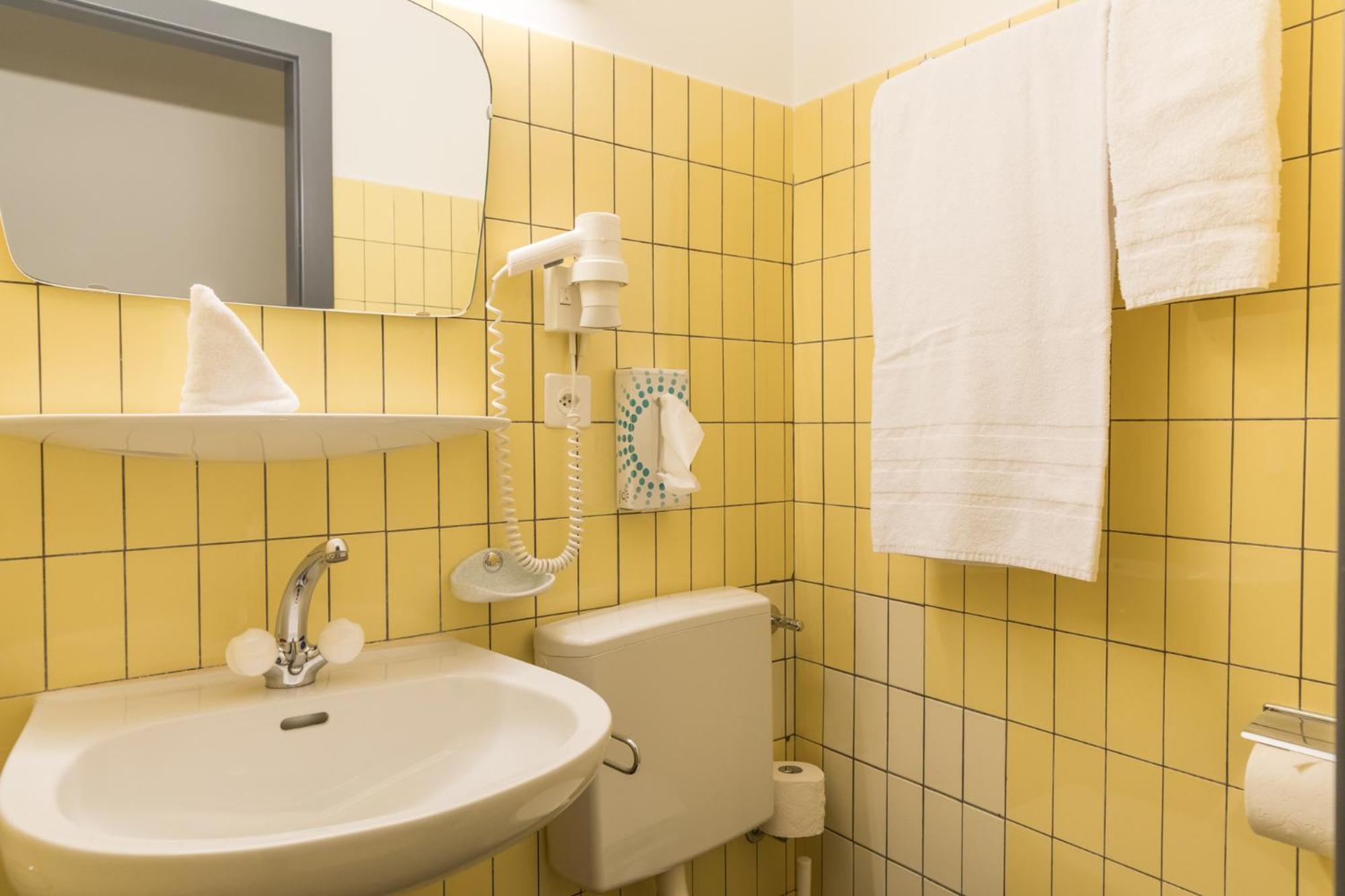Hotel Des Arts Neuchatel Room photo